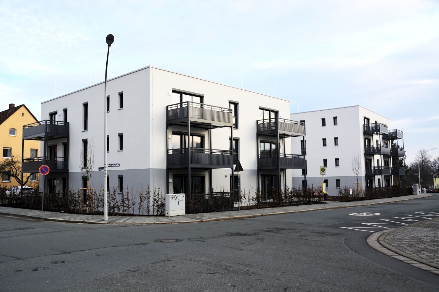 Neubau Mehrfamilienhäuser Fröbelstraße Bayreuth – Straßenzug